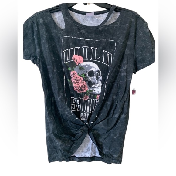 *NWT Women’s Graphic Cutout Tshirt SIZE M NWT* - Picture 1 of 10